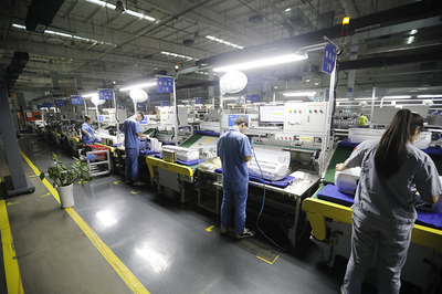 能定制家電還能查生產(chǎn)進度 海爾互聯(lián)工廠搭起用戶零距離&ldquo;生態(tài)圈&rdquo;